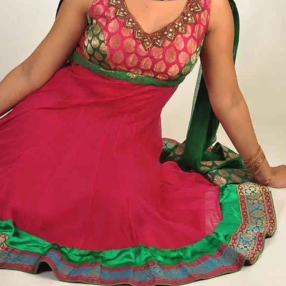 Salwar Kameez - Picture 4 of 6